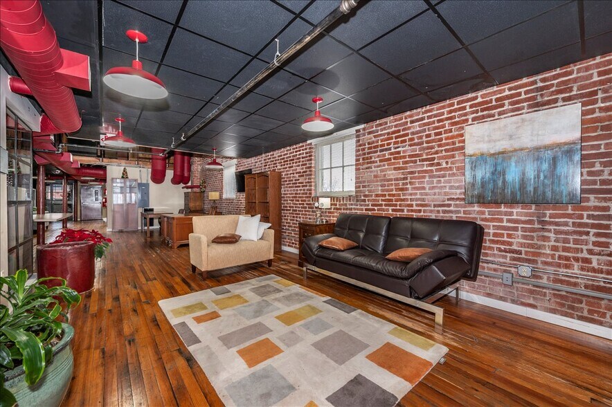 More Photos Of 47 E All Saints St, Frederick Loft Creative Space For Sale