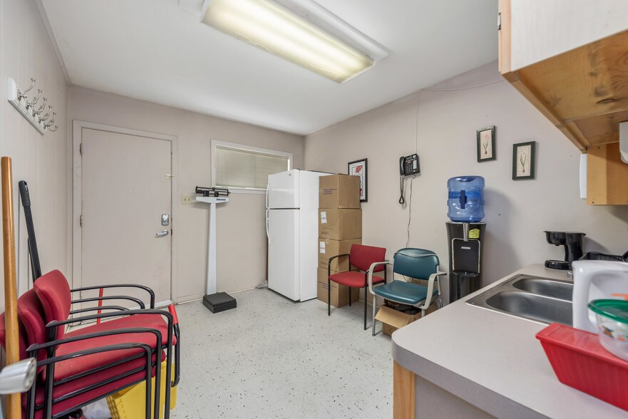 More Photos Of 1507 S College Ave, Bryan Medical For Sale