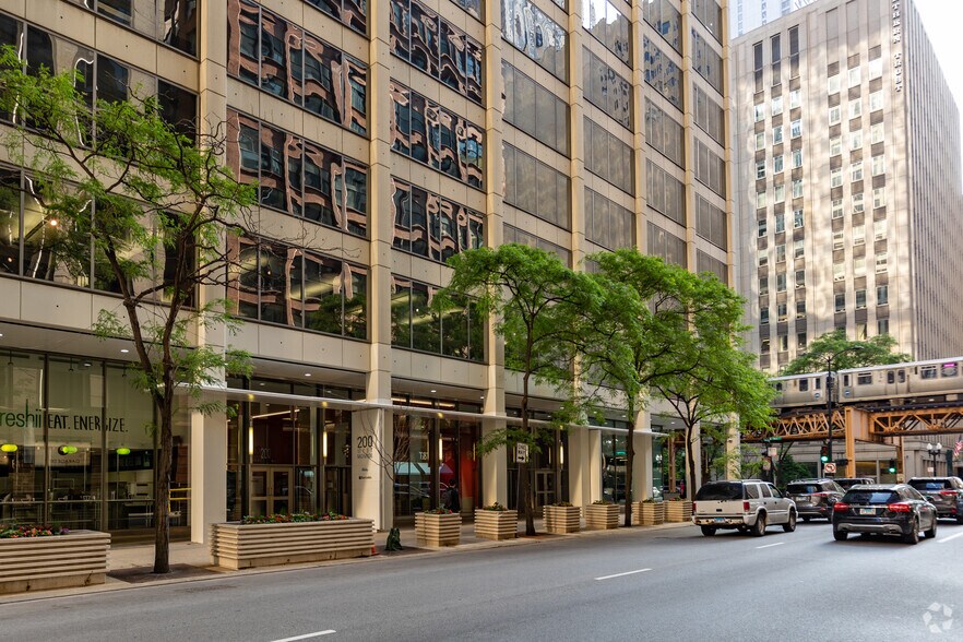 More Photos Of 200 W Monroe St, Chicago Office For Lease