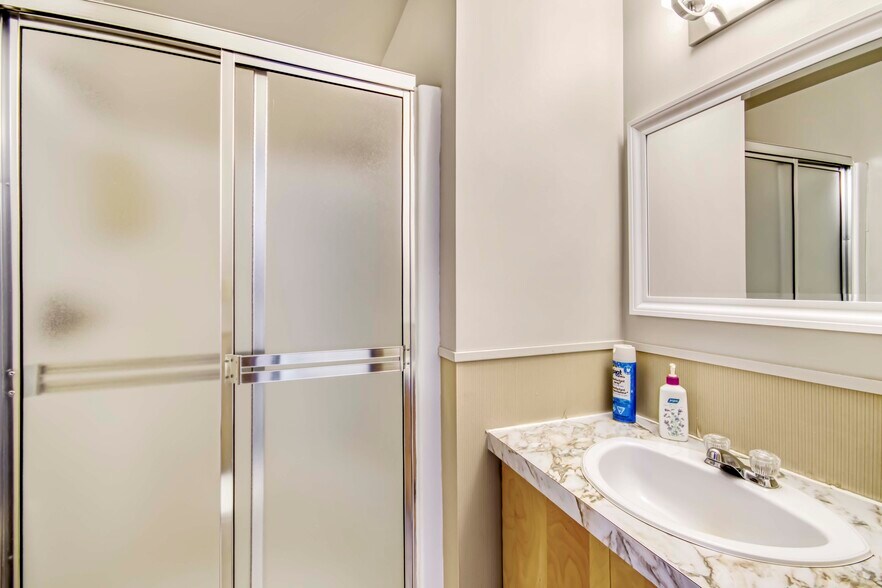 More Photos Of 215 First Av E, Shelburne Medical For Sale