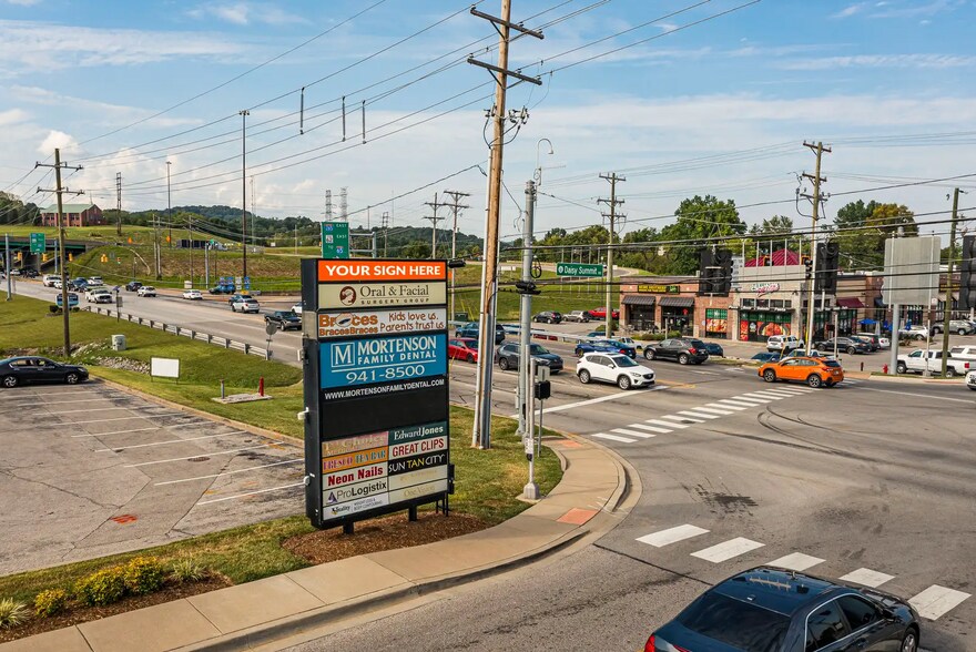 More Photos Of 2441 State St, New Albany Storefront For Lease