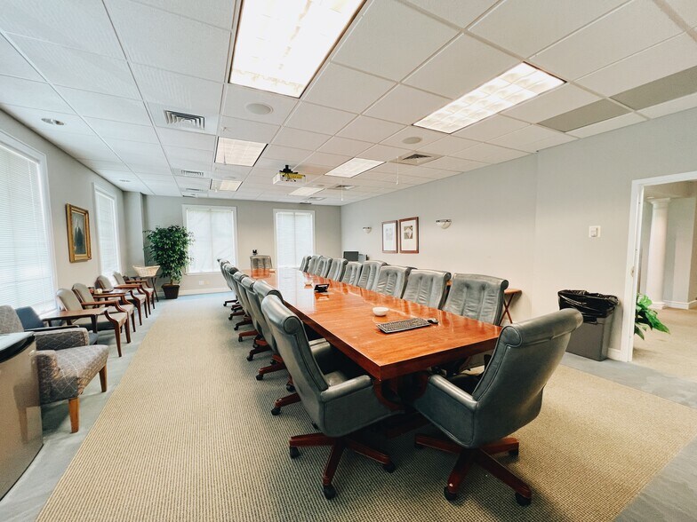 More Photos Of 200 Queens Rd, Charlotte Office For Sale