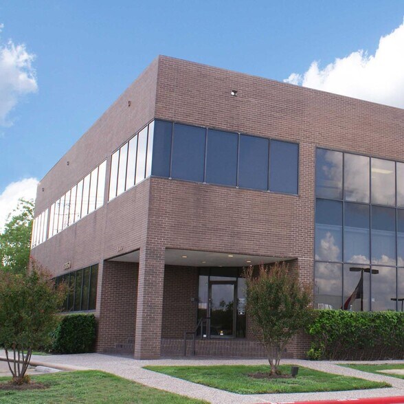 More Photos Of 13850 Gulf Fwy, Houston Office For Lease