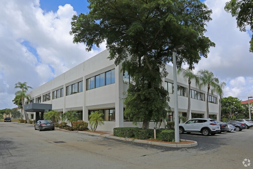 More Photos Of 7601 N Federal Hwy, Boca Raton Office For Lease