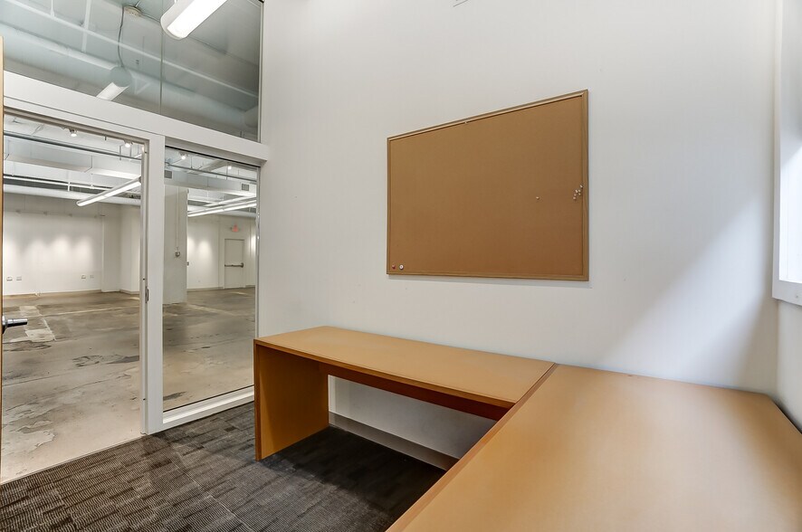 More Photos Of 20 E Central Pky, Cincinnati Office Residential For Lease