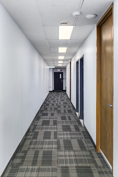 More Photos Of 85 Rue Saint-Charles O, Longueuil Office For Lease