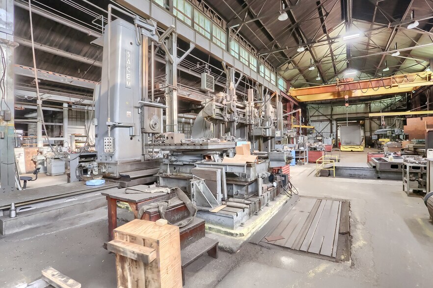 More Photos Of 800 N Water Ave, Sharon Service For Lease