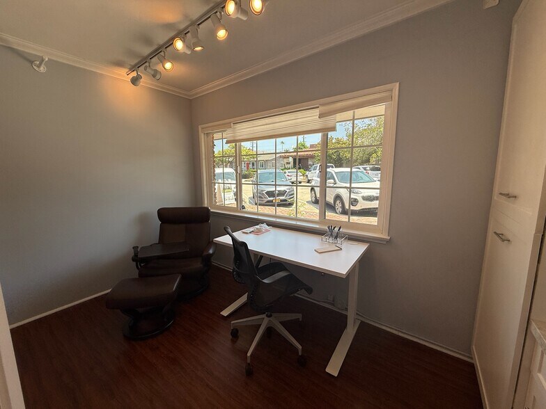More Photos Of 7730-7742 Herschel Ave, La Jolla Office Residential For Lease