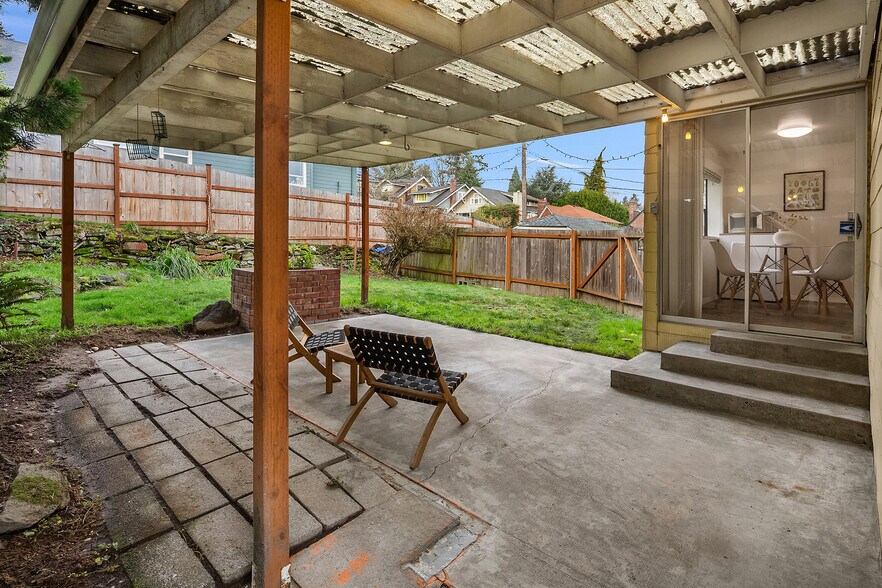 More Photos Of 5011 5th Ave NE, Seattle Apartments For Sale
