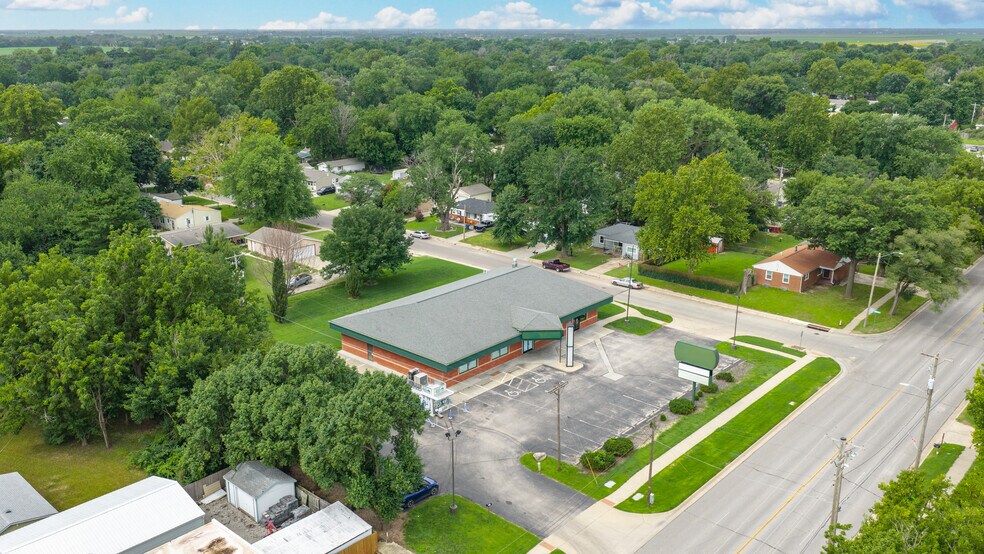 More Photos Of 521 W Grand Ave, Haysville General Retail For Lease