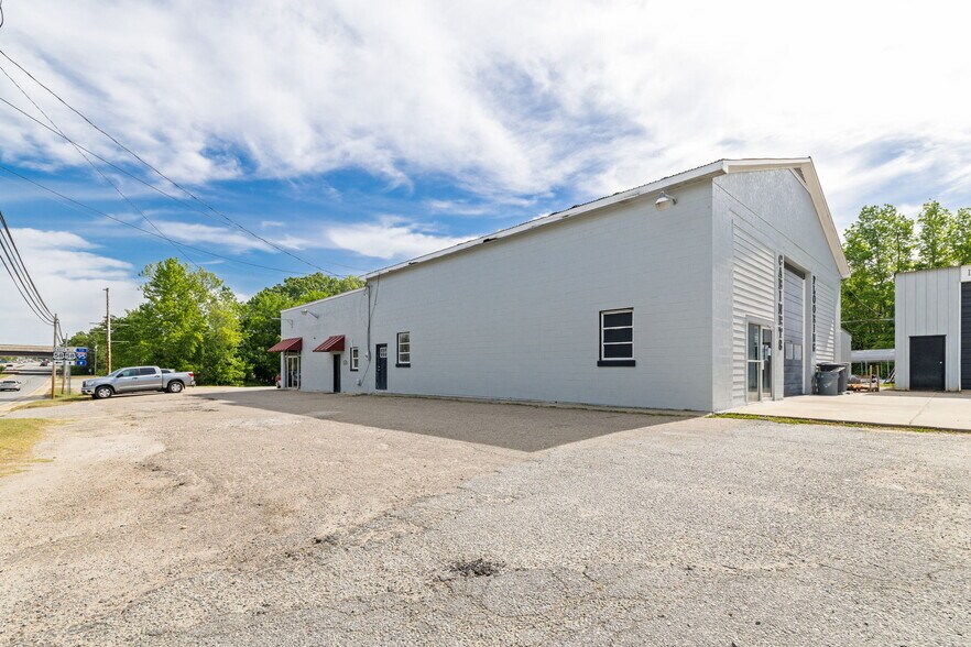 More Photos Of 728 N Main St, Emporia Auto Repair For Sale