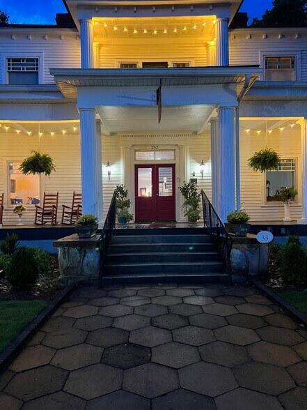 More Photos Of 252 Seavy St, Senoia Hospitality For Sale