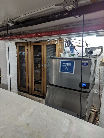 More Photos Of 213 E 45th St, New York Storefront Retail Residential For Lease