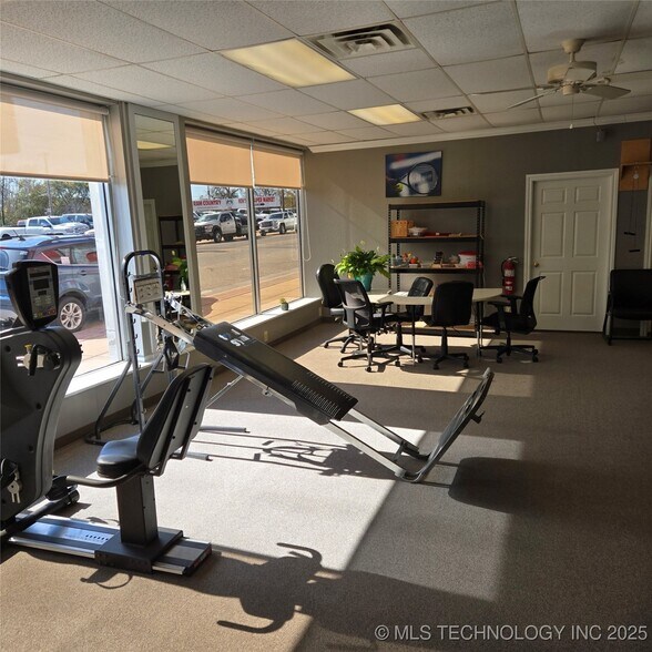 More Photos Of 523 E 6th St, Okmulgee Storefront Retail Office For Sale