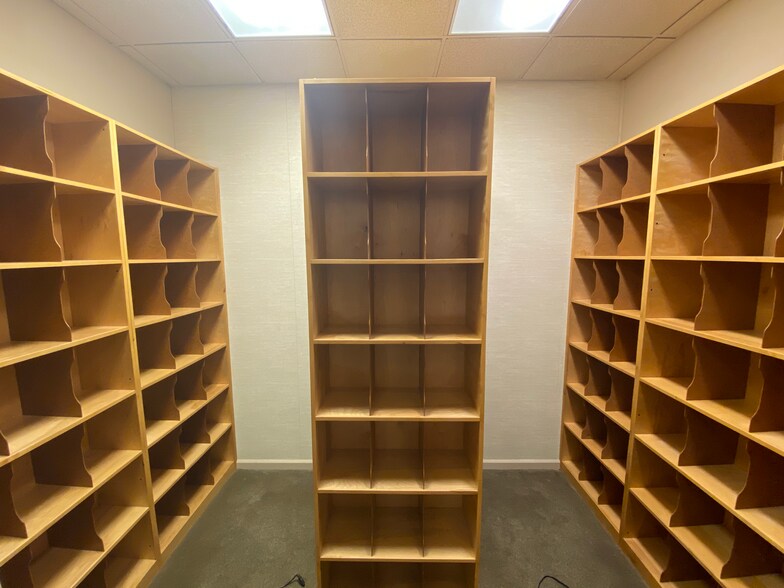 More Photos Of 1140-1144 Willagillespie Rd, Eugene Office For Sale