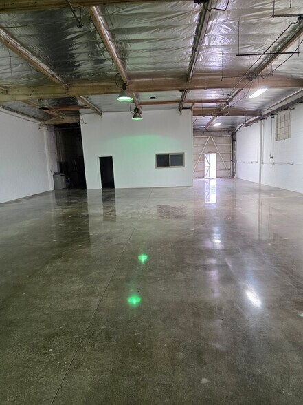 More Photos Of 8531 Whitaker St, Buena Park Warehouse For Lease