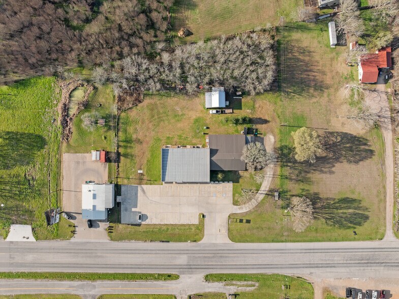 More Photos Of 1417 W State Highway 71, La Grange General Retail For Lease