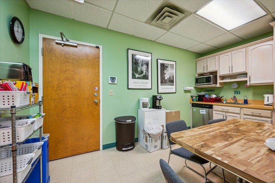 More Photos Of 1465 State Route 31 S, Annandale Medical For Lease