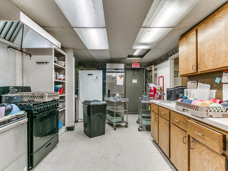 More Photos Of 809 SW 4th St, Moore Religious Facility For Sale
