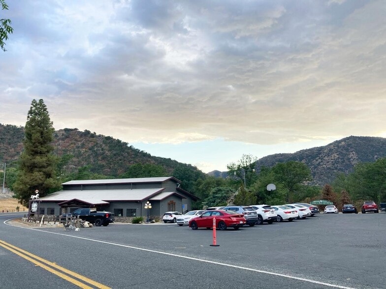 More Photos Of 42975 Sierra Dr, Three Rivers Hotel For Sale