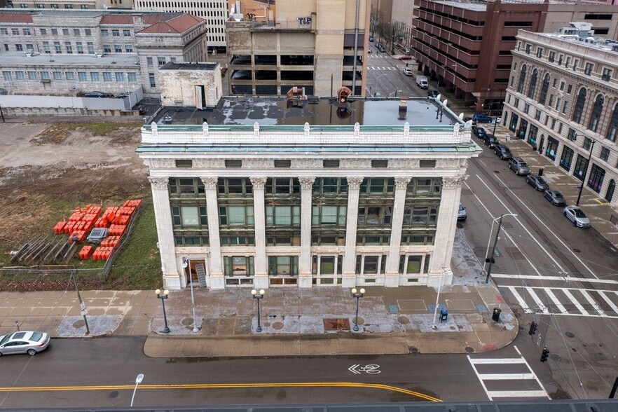 More Photos Of 115 W 4th St, Dayton Office For Sale