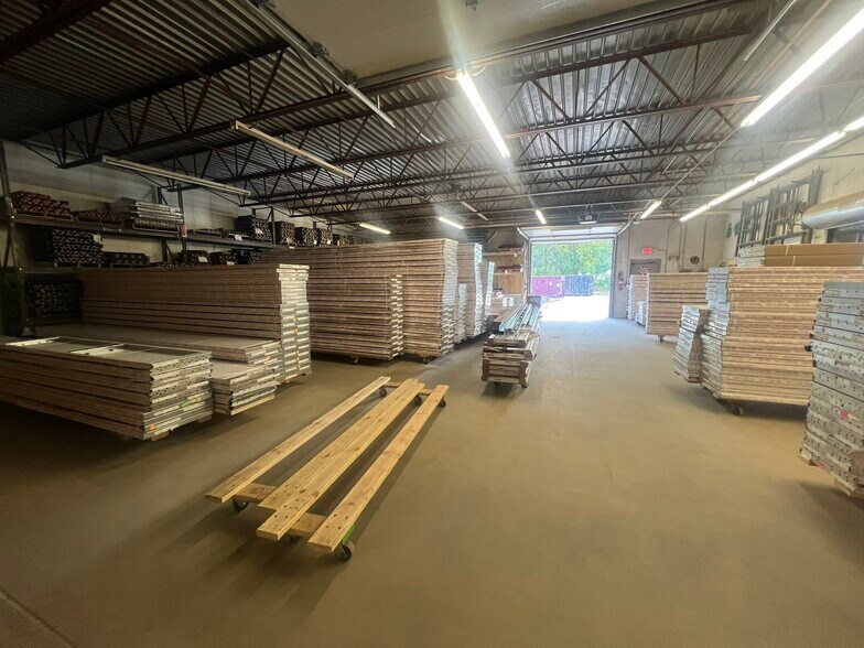 More Photos Of 1308-1314 NE 113th Ave, Blaine General Retail For Lease