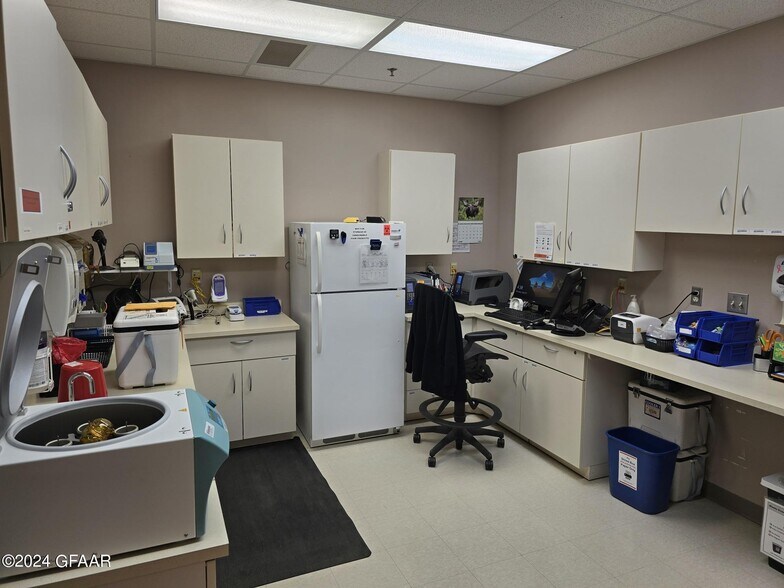 More Photos Of 3221 32nd Ave S, Grand Forks Unknown For Lease