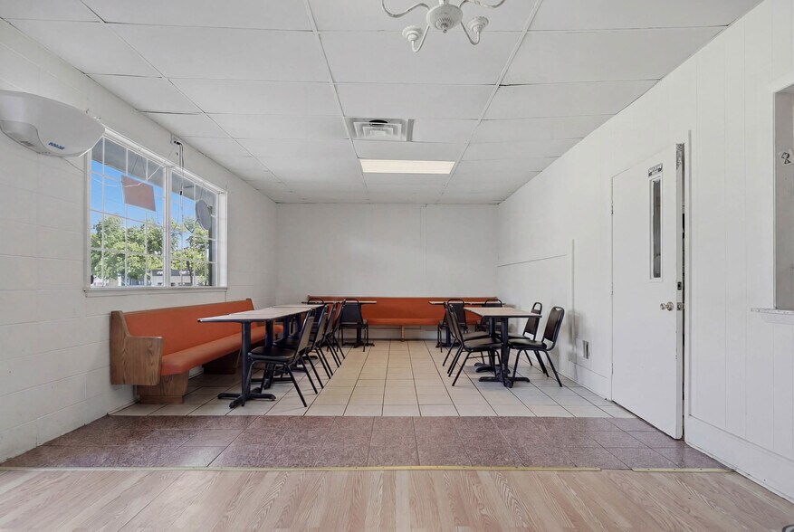 More Photos Of 450 Stephens St, Rochelle Storefront Retail Office For Sale