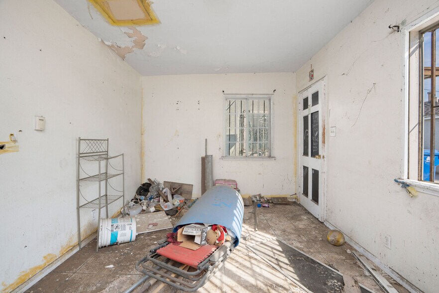 More Photos Of 2104 E 113th St, Los Angeles Multifamily For Sale