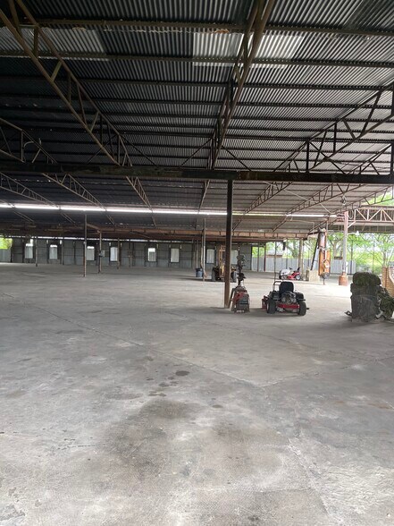 More Photos Of 8210 New Laredo Hwy, San Antonio Industrial For Sale
