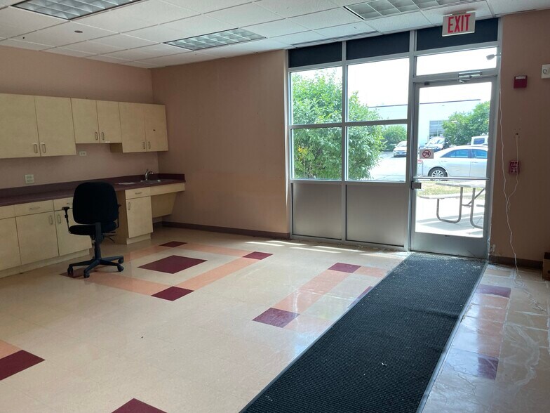 More Photos Of 7055 High Grove Blvd, Burr Ridge Medical For Lease