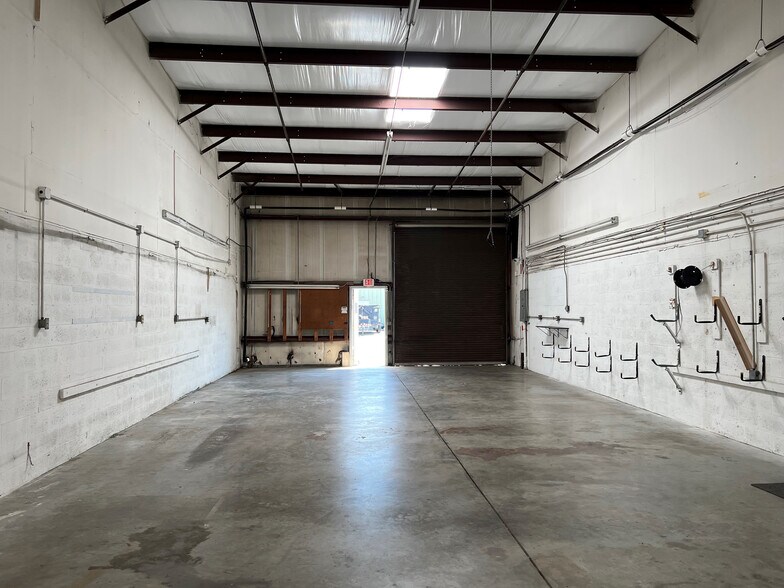 More Photos Of 11000 Metro Pky, Fort Myers Warehouse For Sale