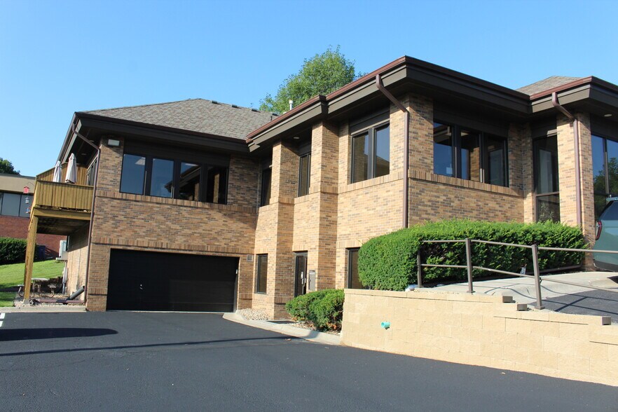 More Photos Of 2611 S 117th St, Omaha Loft Creative Space For Sale