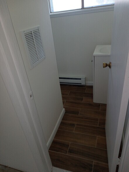 More Photos Of 515 W Butler Ave, Chalfont Veterinarian Kennel For Sale