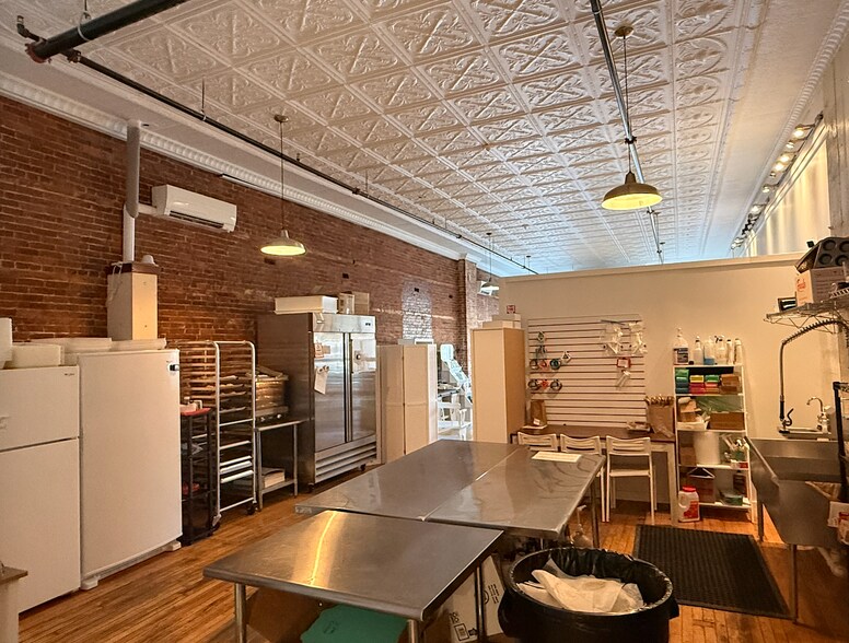 More Photos Of 146 Maine st, Brunswick Office For Lease