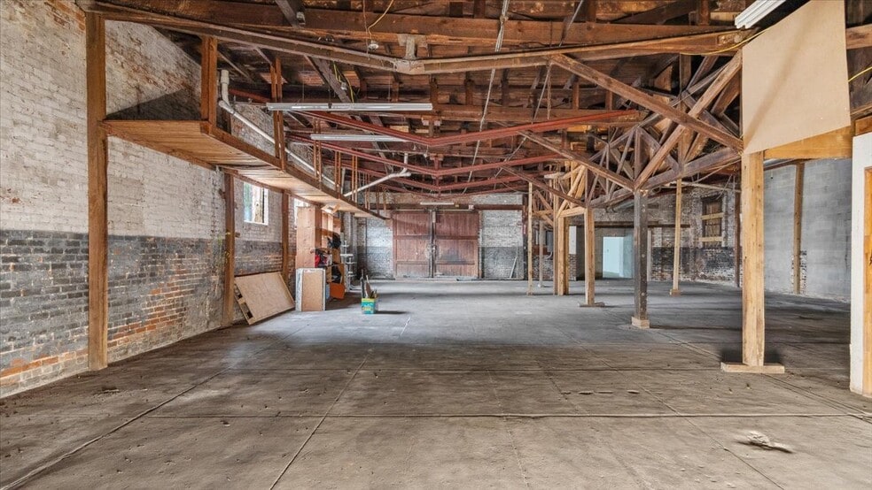 More Photos Of 123 N Main St, Warrenton Storefront For Sale