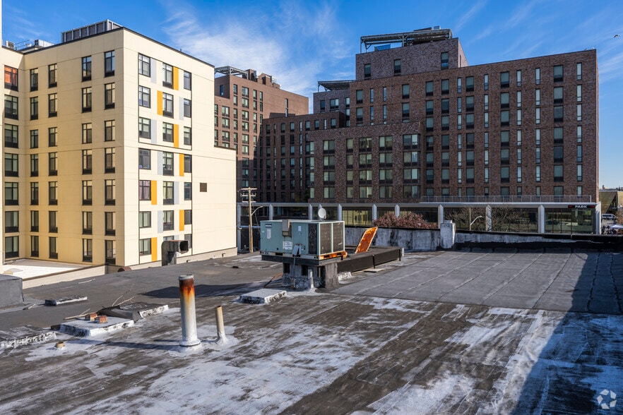 More Photos Of 2146 Mott Ave, Far Rockaway Storefront Retail Office For Lease