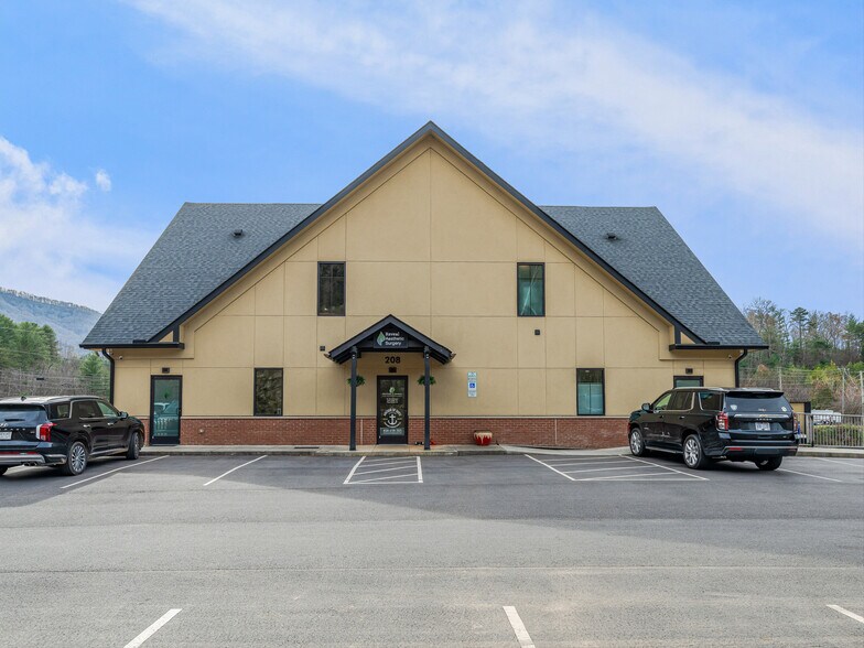 More Photos Of 208 Charlotte Hwy, Asheville Medical For Sale