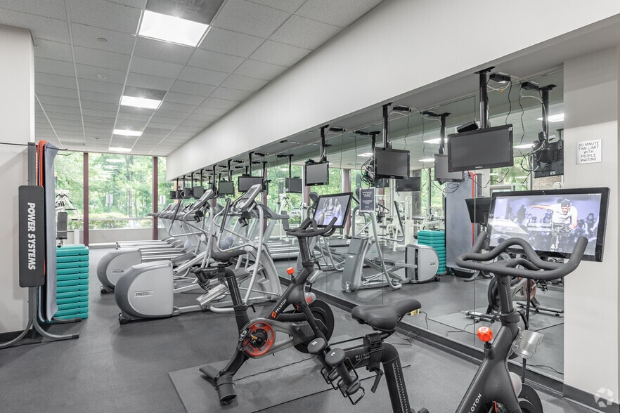 More Photos Of 11600 Sunrise Valley Dr, Reston Office For Lease