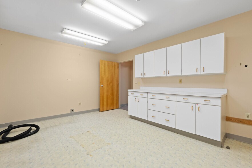 More Photos Of 2640 Ridgeway Ave, Rochester Medical For Lease