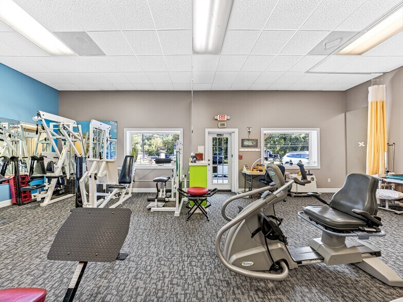 More Photos Of 271 Old Barn Rd, Hendersonville Medical For Sale