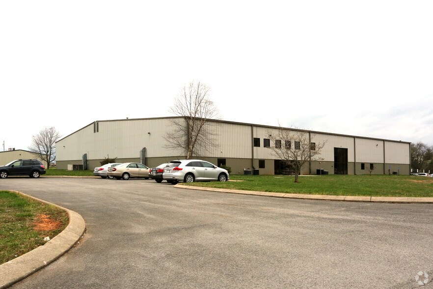 Primary Photo Of 114 Corporate Ct, Bowling Green Distribution For Lease