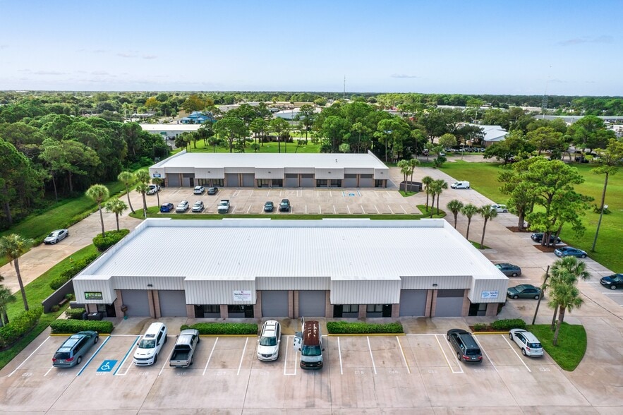 More Photos Of 1535 N Cogswell St, Rockledge Warehouse For Lease