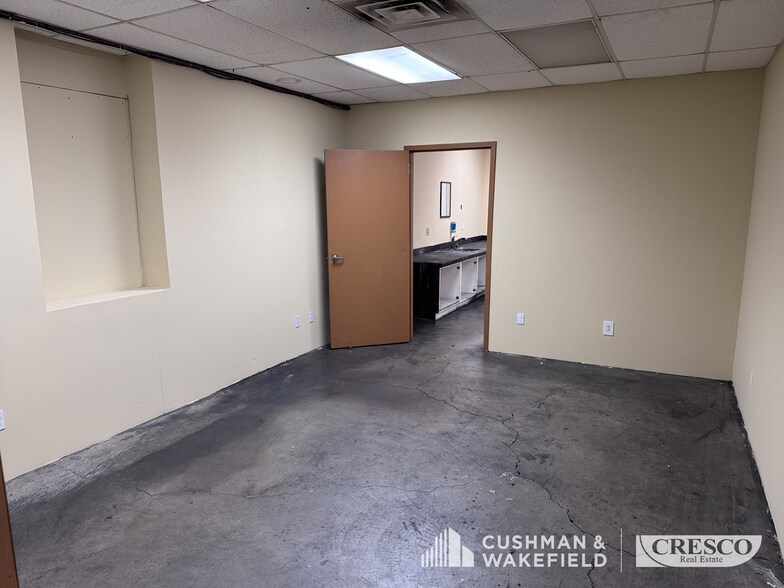 More Photos Of 4501 Lakeside Ave, Cleveland Manufacturing For Lease