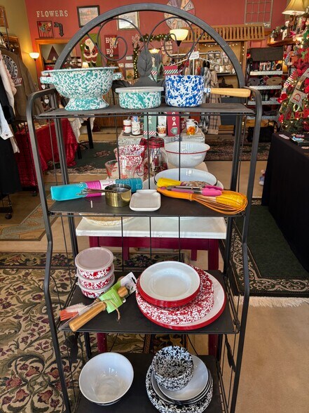 More Photos Of 145 E Main St, Sedan General Retail For Sale