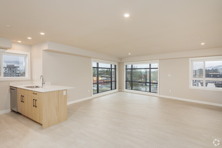 More Photos Of 107 Evans St, Duncan Apartments For Lease
