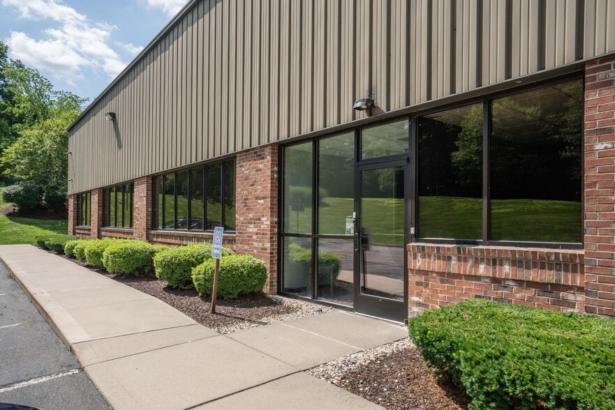 More Photos Of 299 Industrial Ln, Torrington Distribution For Lease