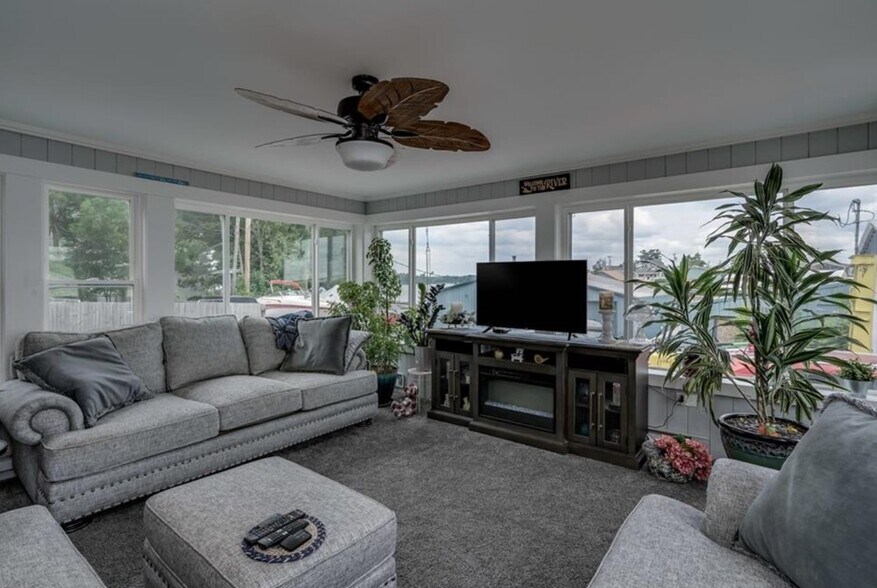 More Photos Of 16 Bethune St, Alexandria Bay Marina For Sale