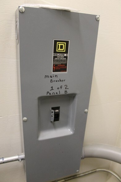 More Photos Of 2848 Memorial Dr, Two Rivers Medical For Lease