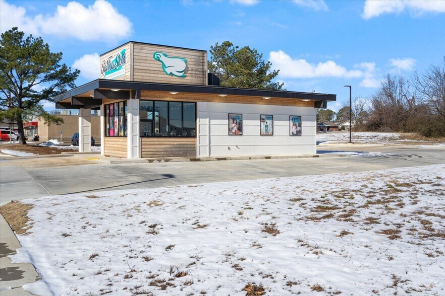 More Photos Of 1607 W New Hope Rd, Rogers General Retail For Sale